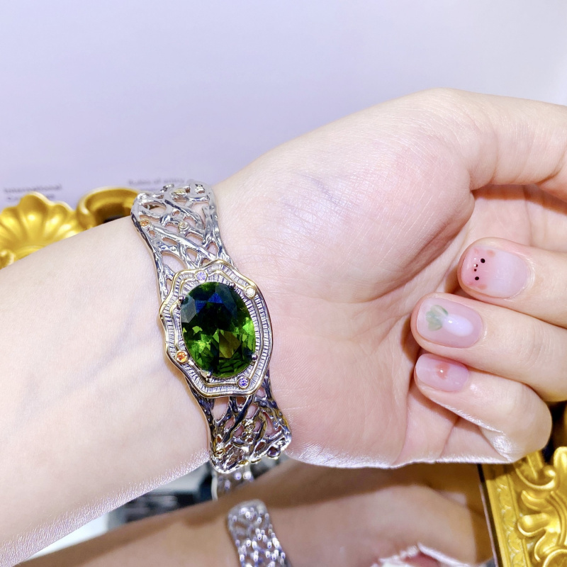 Used Jewelry Watches - 'Ghost Artifact' kettinghanger, oorbellen, ring en