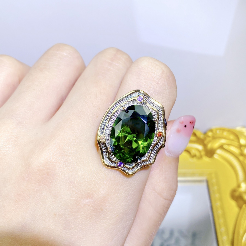 'Ghost Artifact' kettinghanger - Used Jewelry Watches recensie en prijs